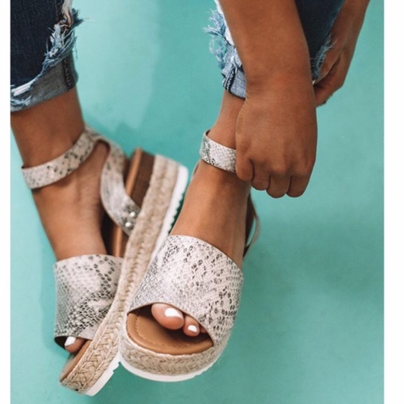 Shoes - HELLO SPRING Comfy Wedges - SNAKE PRINT   